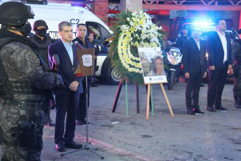 Encabeza Riquelme homenaje póstumo a policía caído en servicio