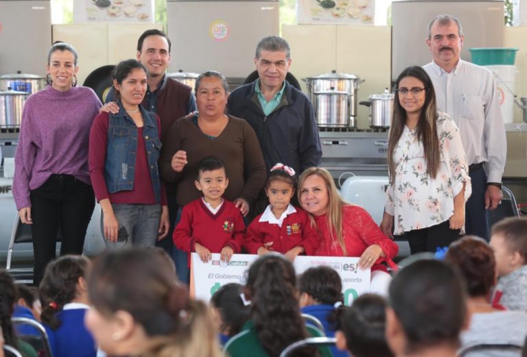 Fortalecen Riquelme y Marcela Gorgón a niñas y niños de Saltillo con entrega de cocinas y Fortidesayunos