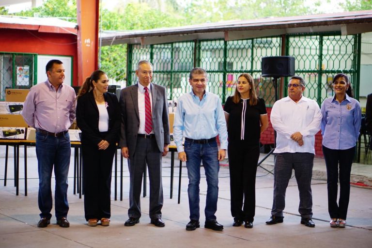 Gobernador Riquelme fortalece la infraestructura educativa en La Laguna