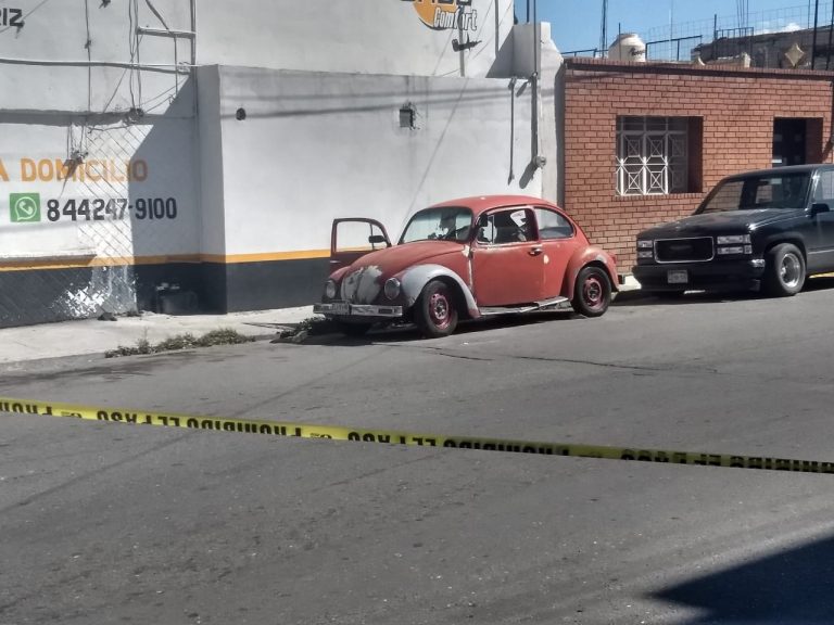 Muerte sorprende a lavacoches en su carro