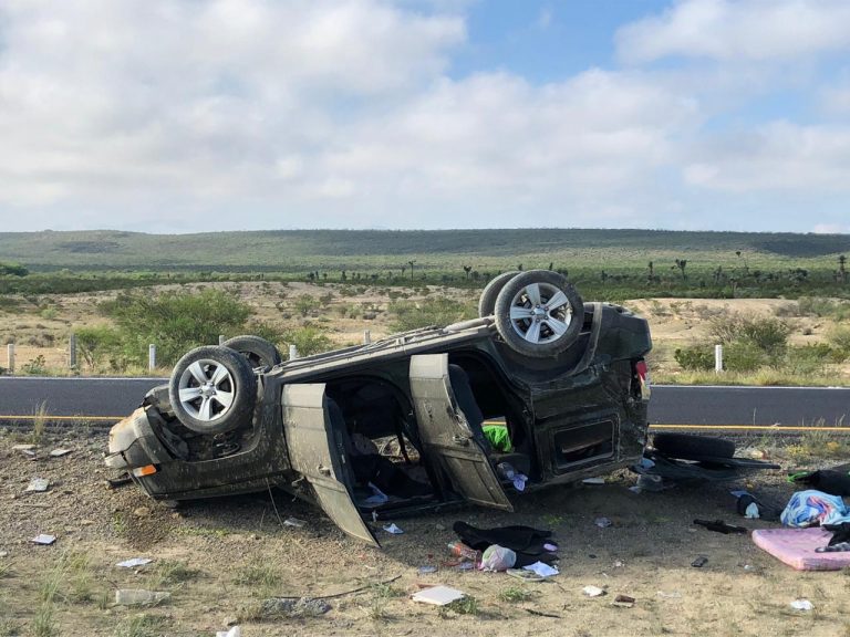 Par de volcaduras dejan 3 muertos y 3 lesionados en Saltillo