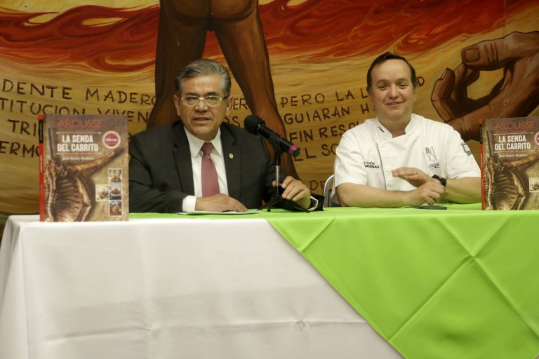 Presenta rector el libro “La Senda del Cabrito” del chef Juan Ramón Cárdenas