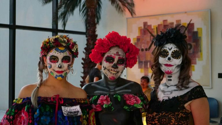 Preserva UAdeC tradición de Día de Muertos