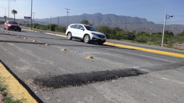 Tras accidente, colocan reductores de velocidad en la salida a Torreón