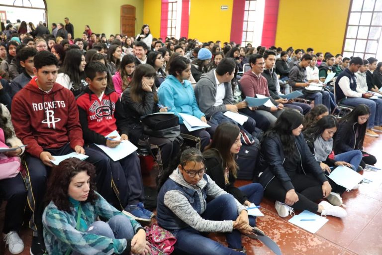 Entregan en Coahuila becas ‘Líderes del mañana’ a jóvenes destacados