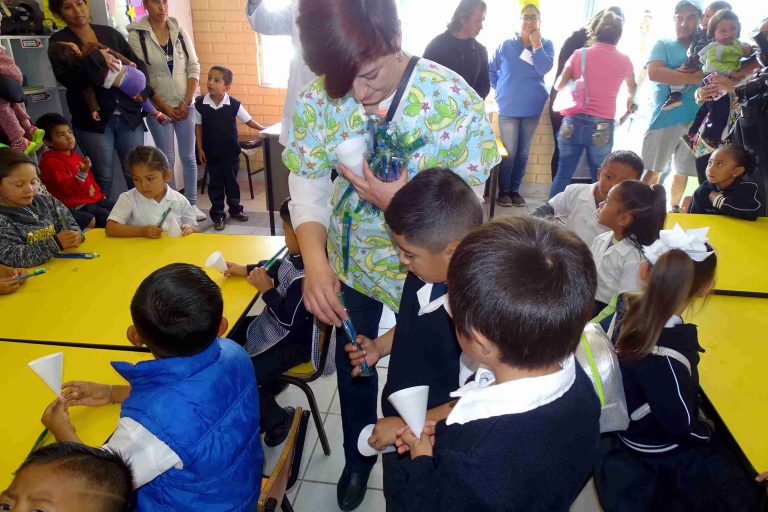 Apoya salud municipal a 120 niños en campaña de limpieza bucal