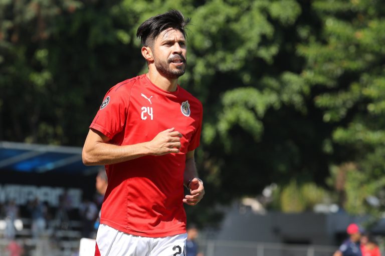 Chivas y Santos Laguna ya negocian por Oribe Peralta