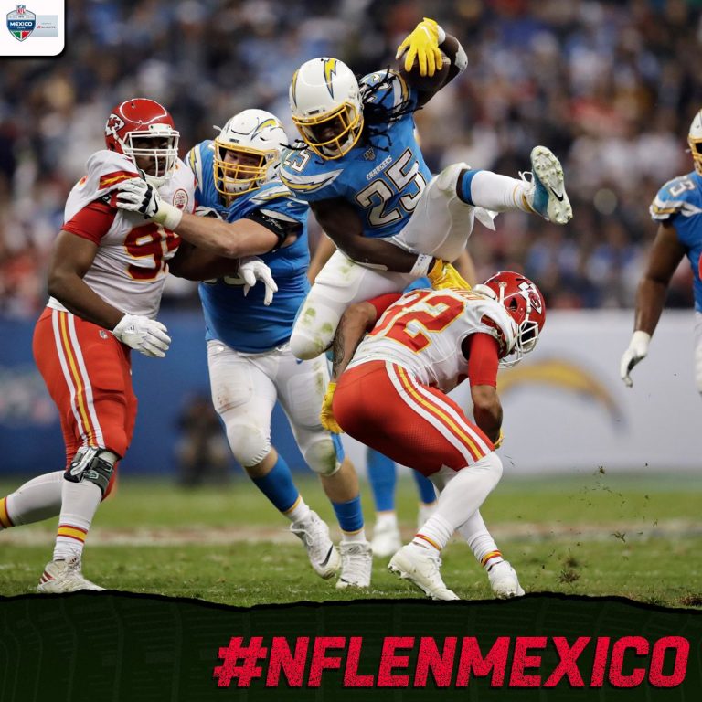 Los Jefes plantan su bandera en el Estadio Azteca