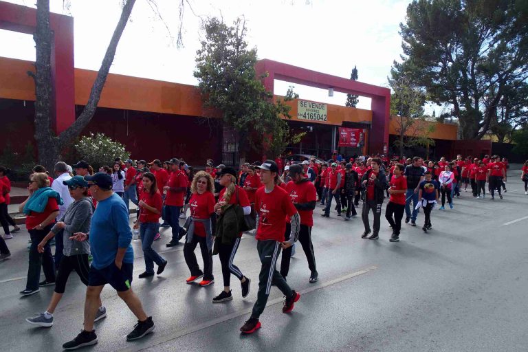 Saltillenses marchan por la lucha en contra de la Esclerosis Lateral Amiotrófica