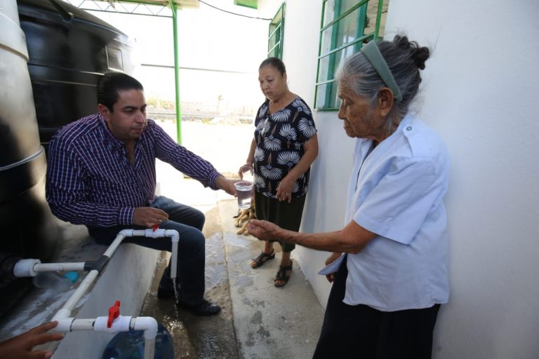 Chema Morales lleva programa “Tú Eliges” al Ejido Alto de Norias 