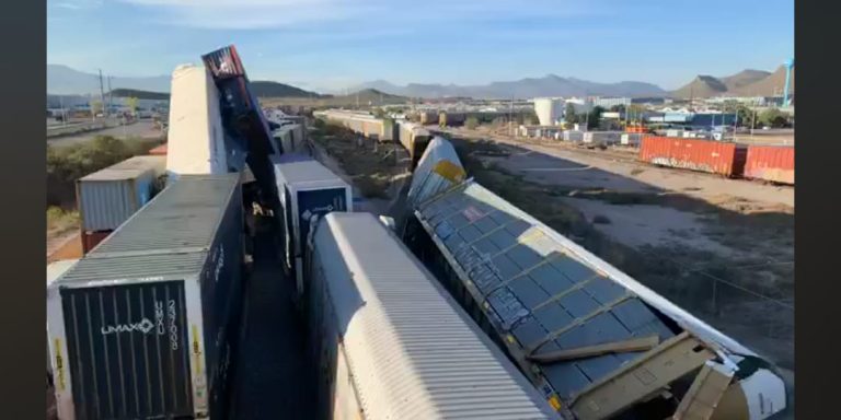 Chocan y descarrilan ferrocarriles en Saltillo