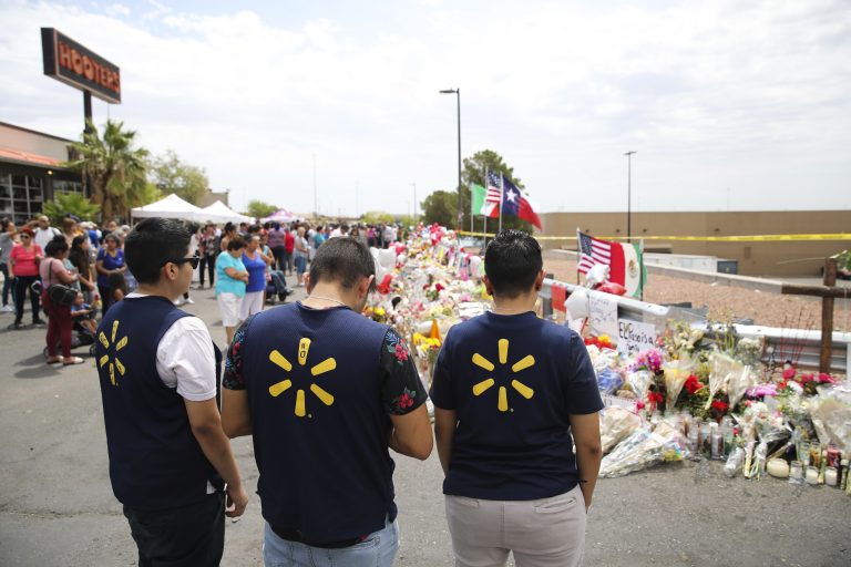 Ciudadanos mexicanos demandan a Walmart tras tiroteo en El Paso, Texas