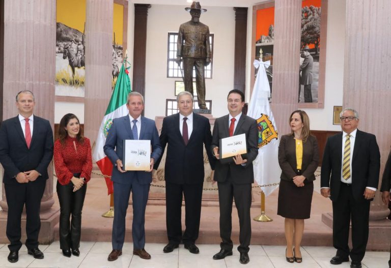 Entrega Secretario de Gobierno al Congreso la glosa del Segundo Informe de Gobierno de Miguel Riquelme