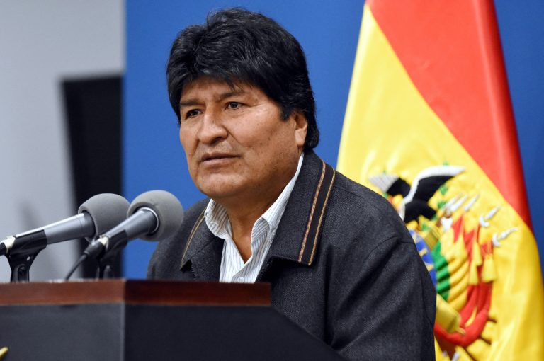 Evo Morales, expresidente de Bolivia, llega a México tras aceptar asilo político