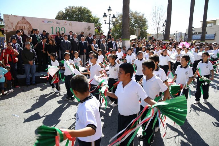 Histórico desfile para conmemorar la Revolución