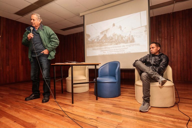 Imparten conferencia sobre migración y violencia en la Facultad de Ciencias de la Comunicación