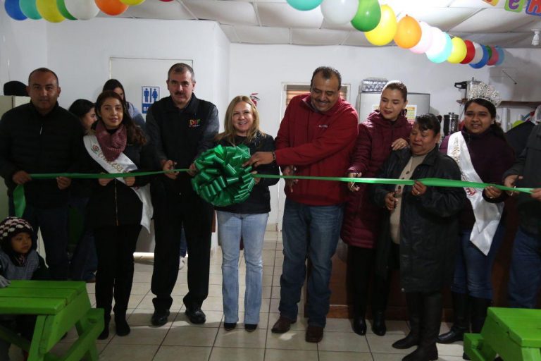 Inauguran Marcela Gorgón y alcalde Federico Quintanilla comedor infantil en San José del Aura, Progreso