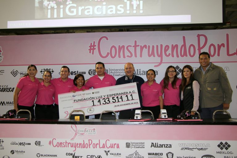 Recibe Fundación Luz y Esperanza donativo de 1 millón 433 mil pesos para apoyar a mujeres con cáncer