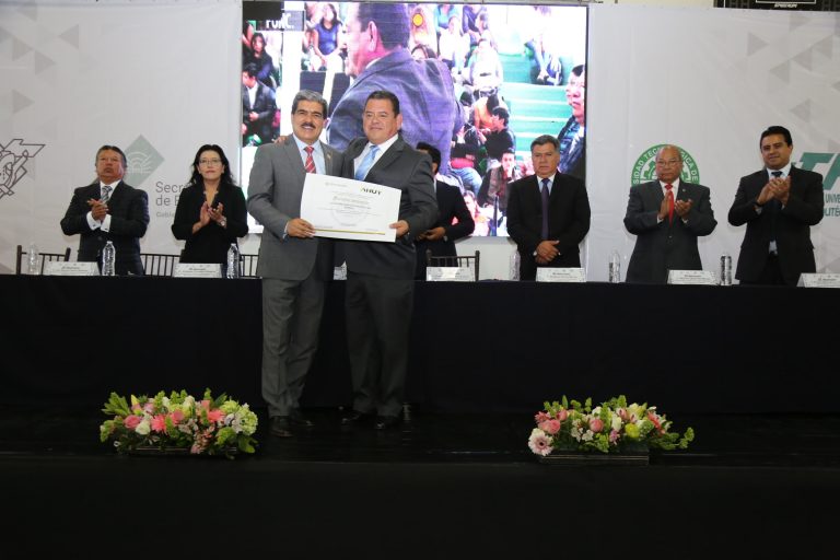 Entregan Décimo Premio SEP-ANUT a la Universidad Tecnológica de Puebla