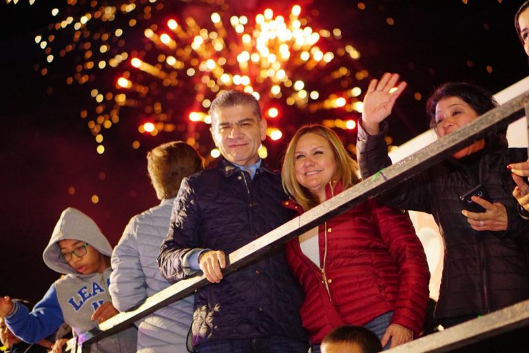 Sanpetrinos gozan de la «Luz y Magia» con Desfile Navideño Coahuila 2019