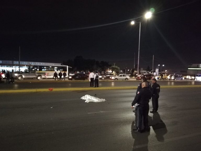 Muere anciano atropellado a pocos metros de puente peatonal