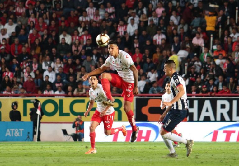 Monterrey alarga su sueño de título y el torneo