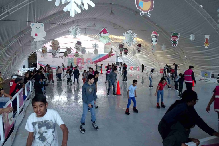 Ramosarizpenses disfrutan del primer fin de semana en la pista de hielo