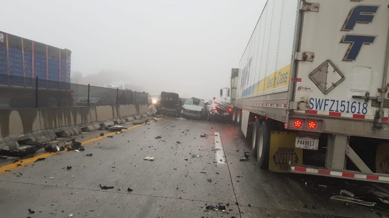 Mega carambola deja un muerto y 20 lesionados en la autopista Monterrey – Saltillo