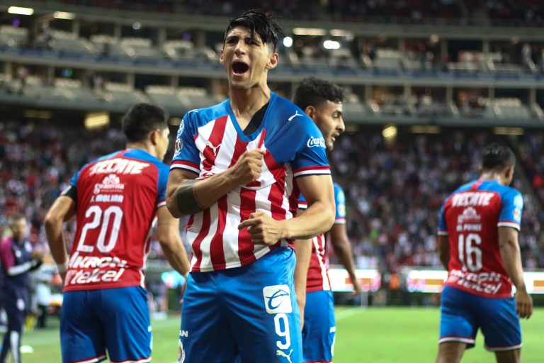 Alan Pulido sale de las Chivas del Guadalajara