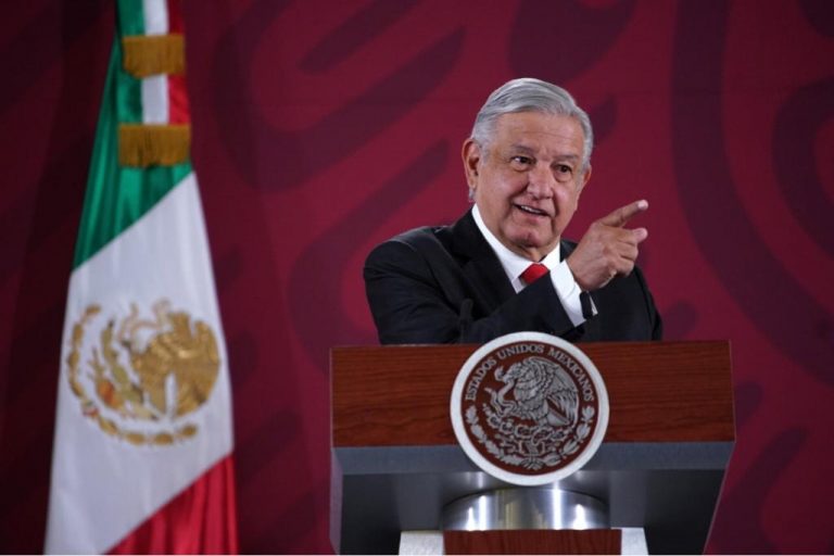 AMLO se deslinda de impuestos