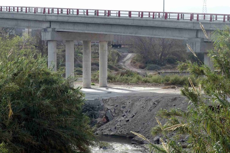 Derrumbe en base de concreto de puente Analco no representa un riesgo 