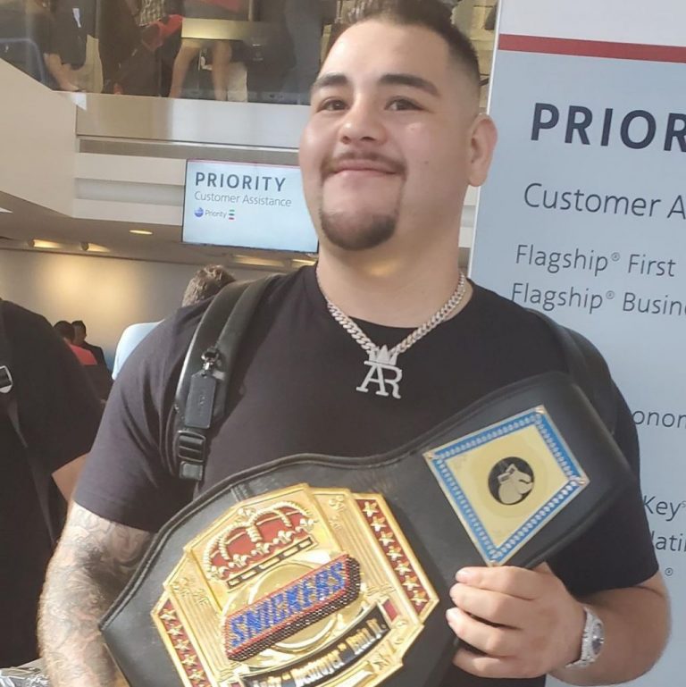 Andy Ruiz expone sus títulos completos