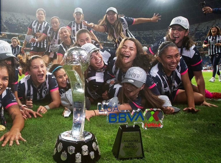 Rayadas son campeonas, pero el equipo no les va a dar bono, sólo una Tablet