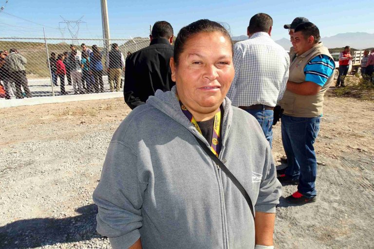 Vecinos beneficiados del sector poniente de Ramos celebran la llegada del agua