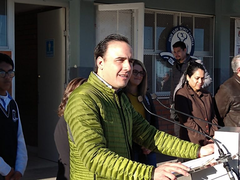 Becas del Gobierno Federal para jóvenes son una solución temporal; dice Manolo Jiménez