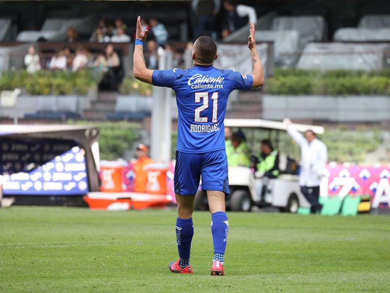 Cruz Azul consigue su primera victoria del torneo