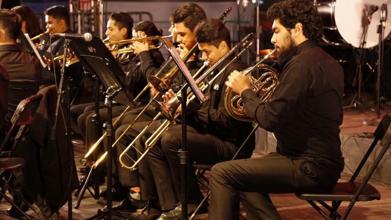 Brilla la Orquesta Sinfónica de UTT en el Zócalo de la Ciudad de México