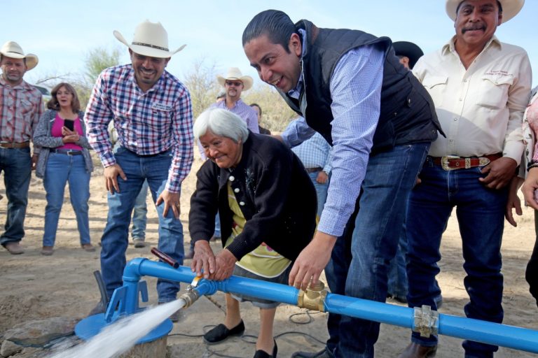 Chema Morales soluciona el problema del agua en 41 ejidos de Ramos Arizpe