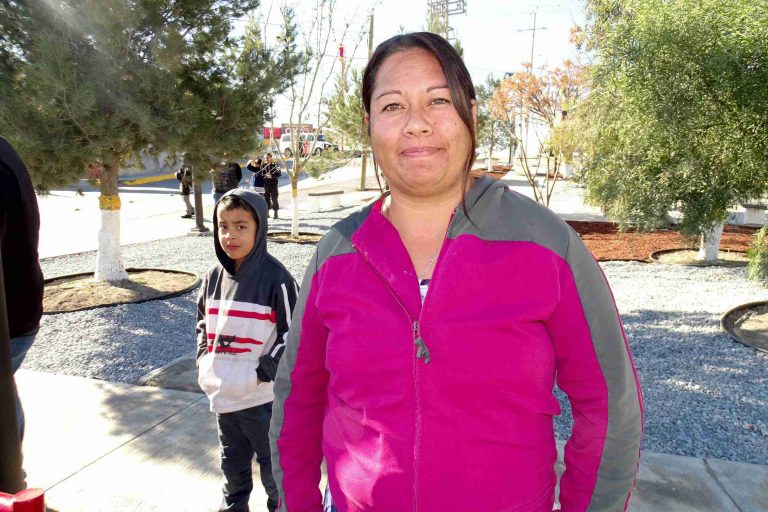 Vecinos de la colonia Cañadas del Mirador agradecen a Chema Morales remodelación de plaza