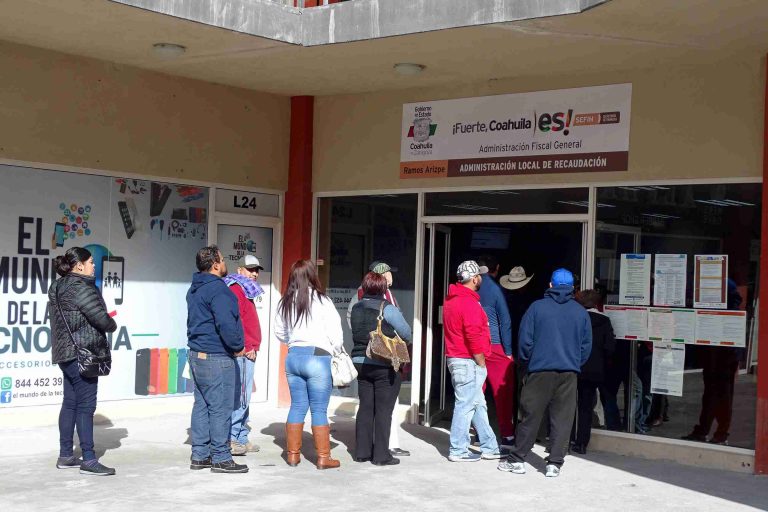 Saturan ciudadanos oficina de Administración Local de Recaudación en Ramos Arizpe