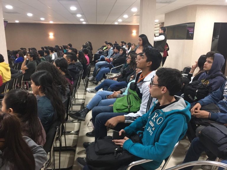 Invita Coahuila a estudiantes a becas en el extranjero