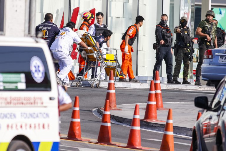 Masacre en Tailandia deja 27 muertos, incluido el agresor