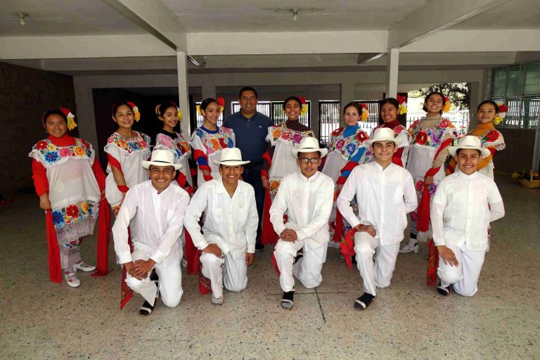 Alumnos de la Secundaria Técnica Ramos Arizpe se alistan para competencia cultural en el estado