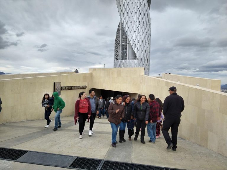 Saltillenses se quedan con ganas de subir a torre del Parque Mirador Saltillo; suspenden acceso debido a los vientos