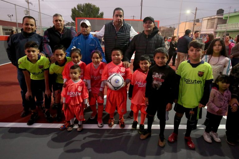 Chema Morales entrega plaza rehabilitada en la colonia San Antonio