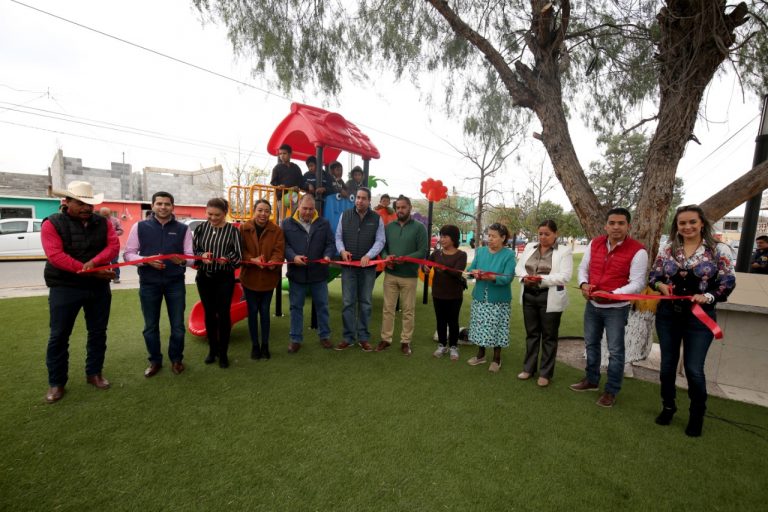 Entrega Chema Morales la octava plaza pública rehabilitada