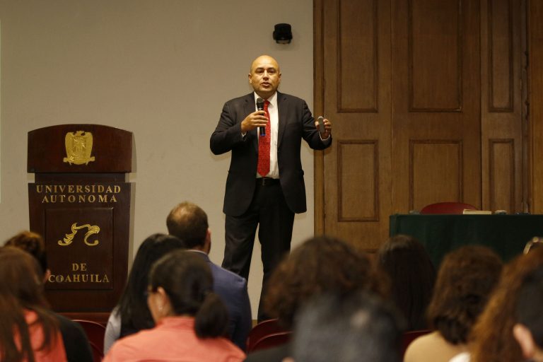 Imparten en UA de C taller “Responsabilidad Social Universitaria”