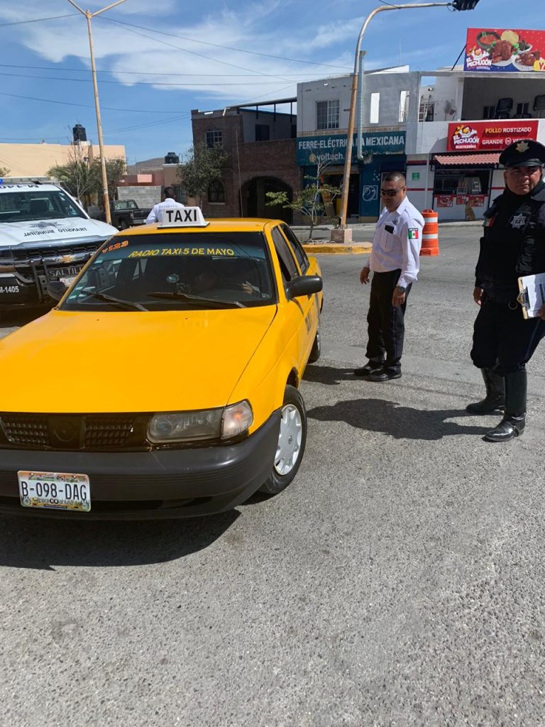 Brindan seguridad con operativo de revisión de taxis