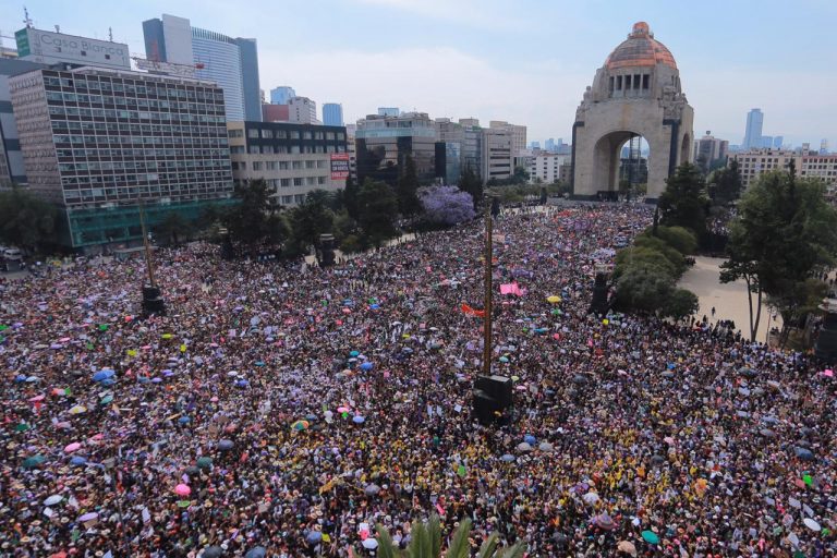 #Marcha8M: Contingentes llegan al Zócalo capitalino; suman más de 80 mil asistentes