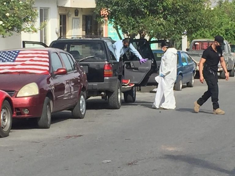 Ubican a un persona sin vida adentro de camioneta y en estado de putrefacción